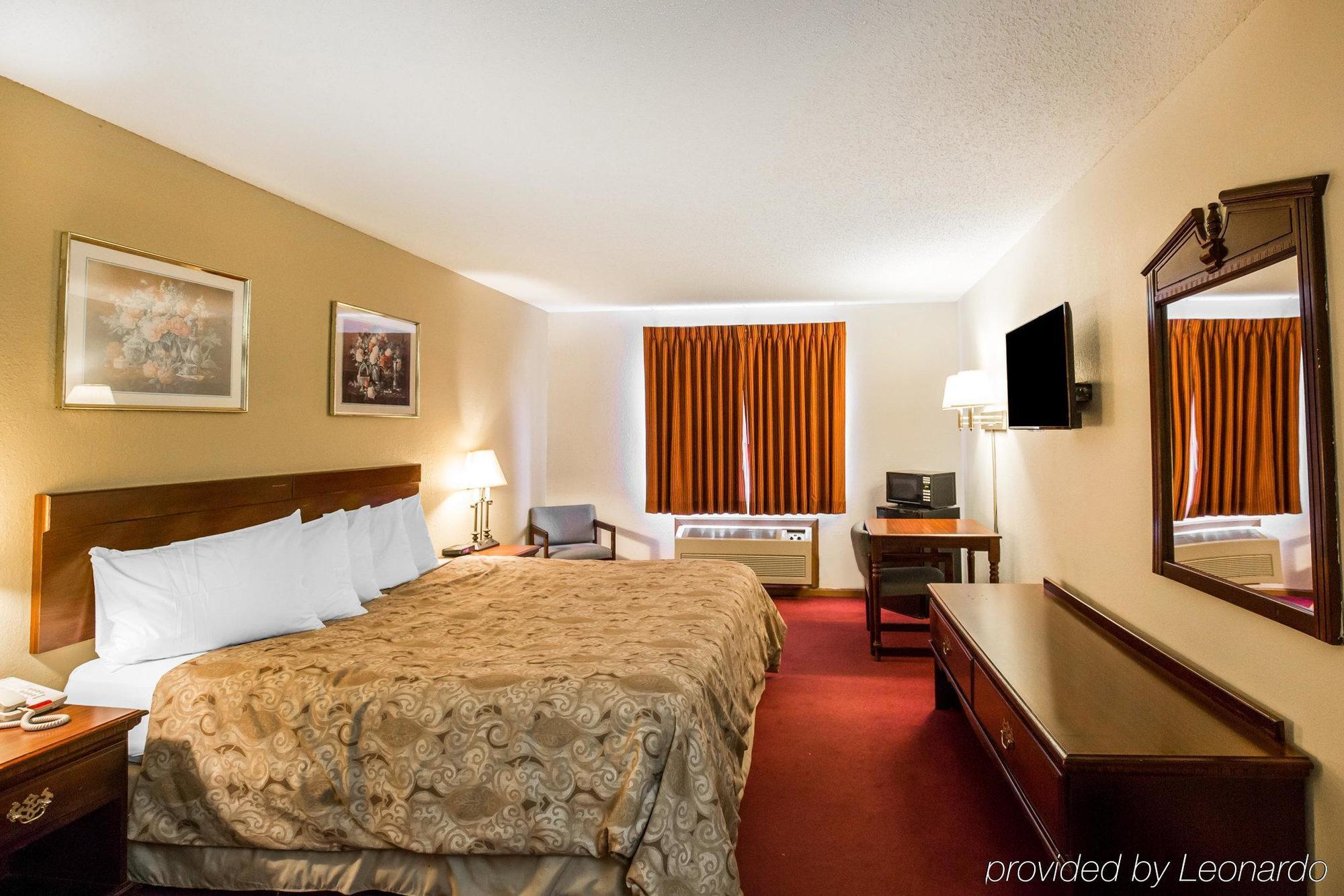 Rodeway Inn Cedar Rapids Exterior foto